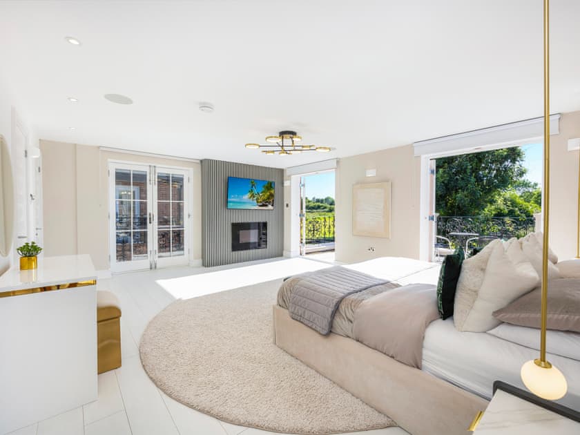 Double bedroom | The Essex Mansion - Barn House and Mansion, Romford