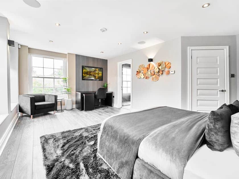 Double bedroom | The Essex Mansion - Barn House and Mansion, Romford