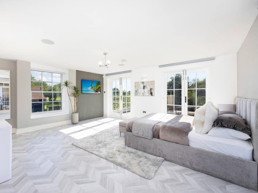 Double bedroom | The Essex Mansion - Barn House and Mansion, Romford