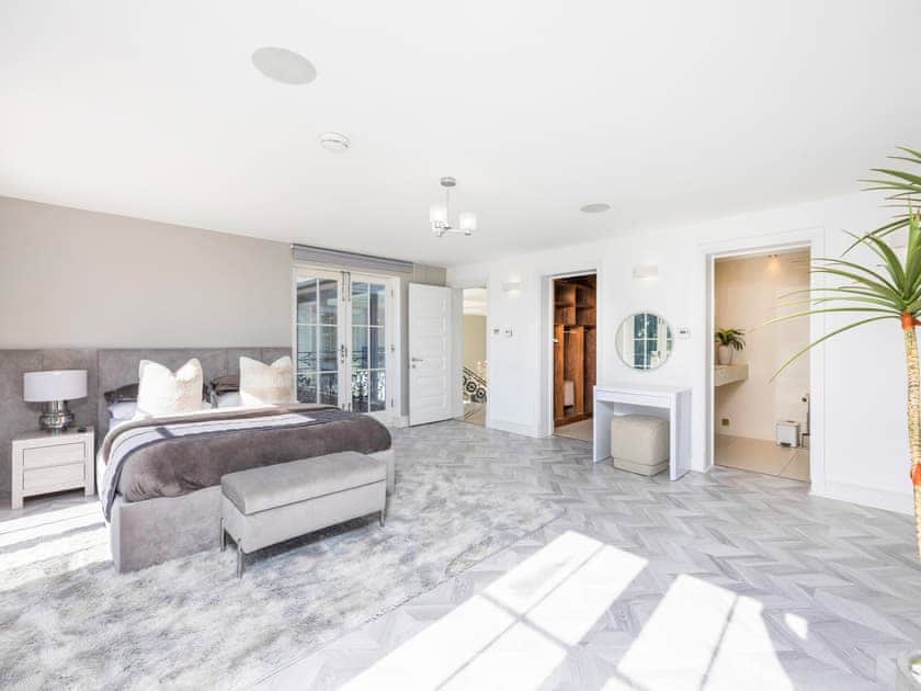 Double bedroom | The Essex Mansion - Barn House and Mansion, Romford