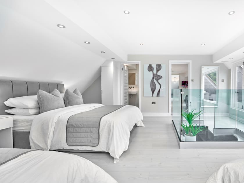 Double bedroom | The Essex Mansion - Barn House and Mansion, Romford