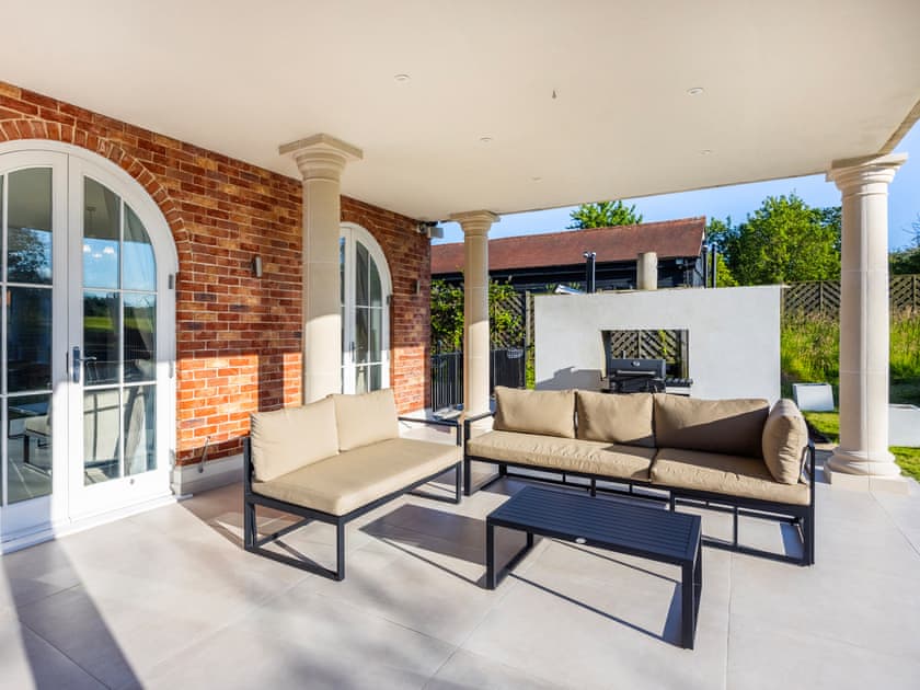 Exterior | The Essex Mansion - Barn House and Mansion, Romford