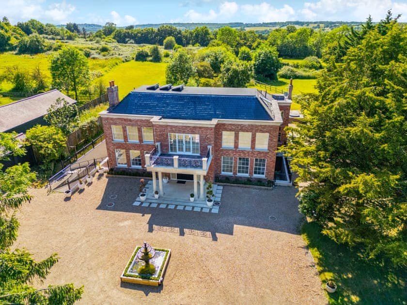 Exterior | The Essex Mansion - Barn House and Mansion, Romford