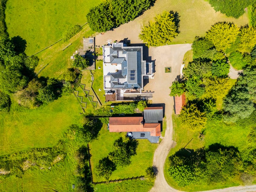 Exterior | The Essex Mansion - Barn House and Mansion, Romford