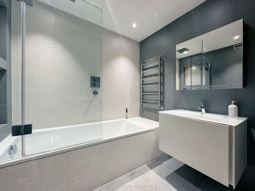 Bathroom | The Radlett Mansion, Radlett