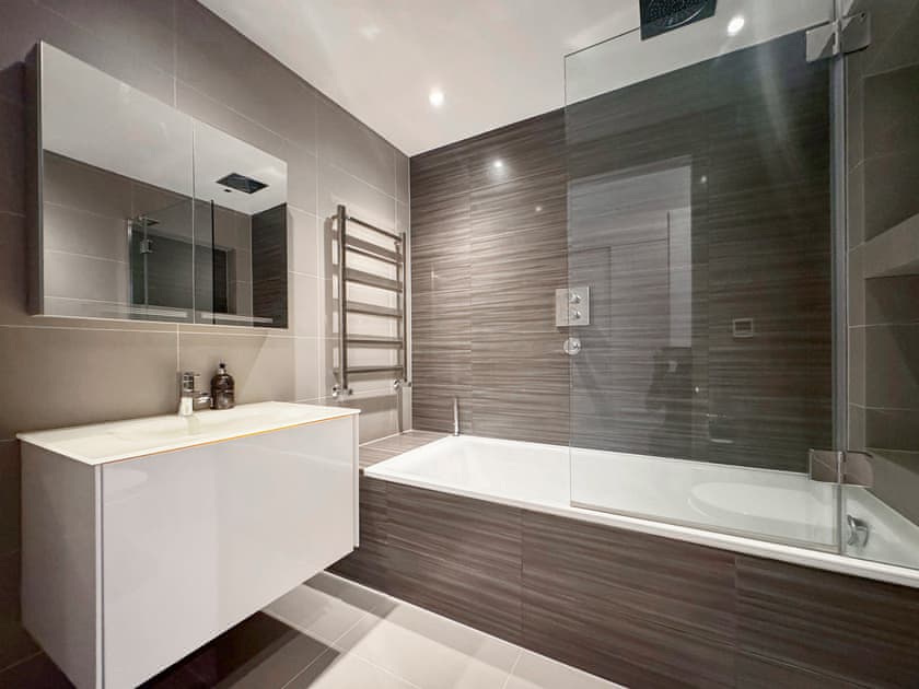Bathroom | The Radlett Mansion, Radlett