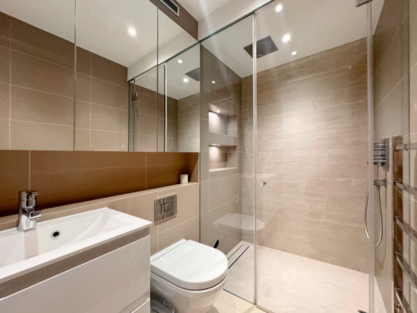 Bathroom | The Radlett Mansion, Radlett