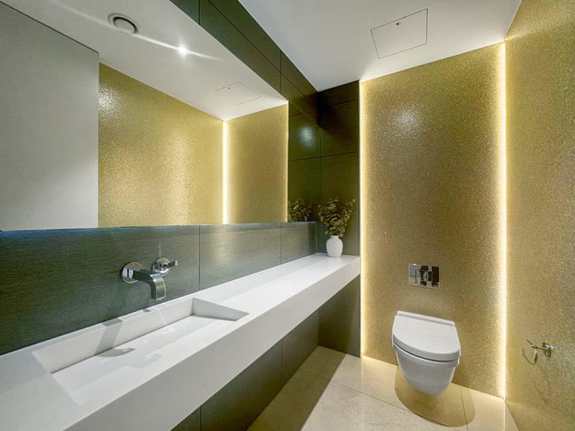 Bathroom | The Radlett Mansion, Radlett