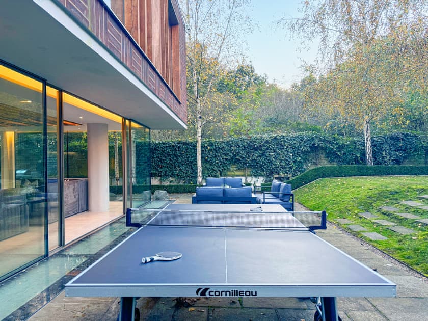 Outdoor | The Radlett Mansion, Radlett