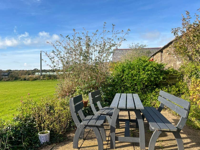 Outdoor eating area | Ty Crwt - Delfryn Cottages, Solva