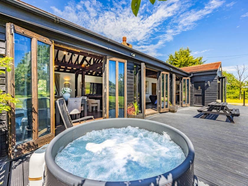 Hot tub | Essex Barn House - Barn House and Mansion, Romford