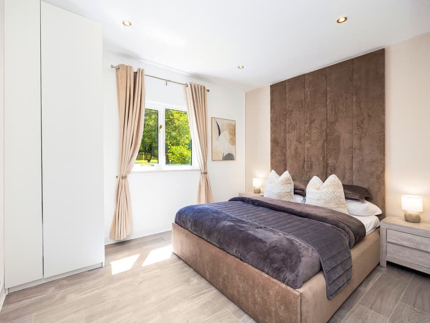Double bedroom | Essex Barn House - Barn House and Mansion, Romford