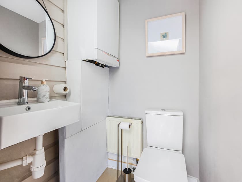 Bathroom | Essex Barn House - Barn House and Mansion, Romford