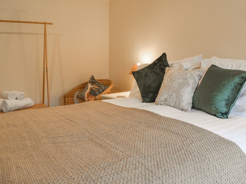 Double bedroom | Wren Cottage, Lydney