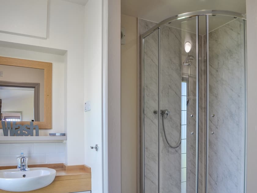 Bathroom | Robins Retreat - Hollym Holidays, Hollym