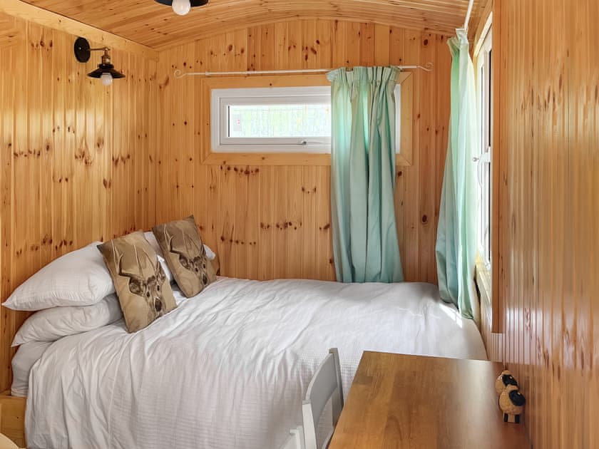 Double bedroom | Shepherds Cabin - Shepherds Holidays, Kilmallieu