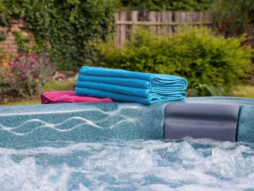 Hot tub | Bimblebox Barn, Reepham