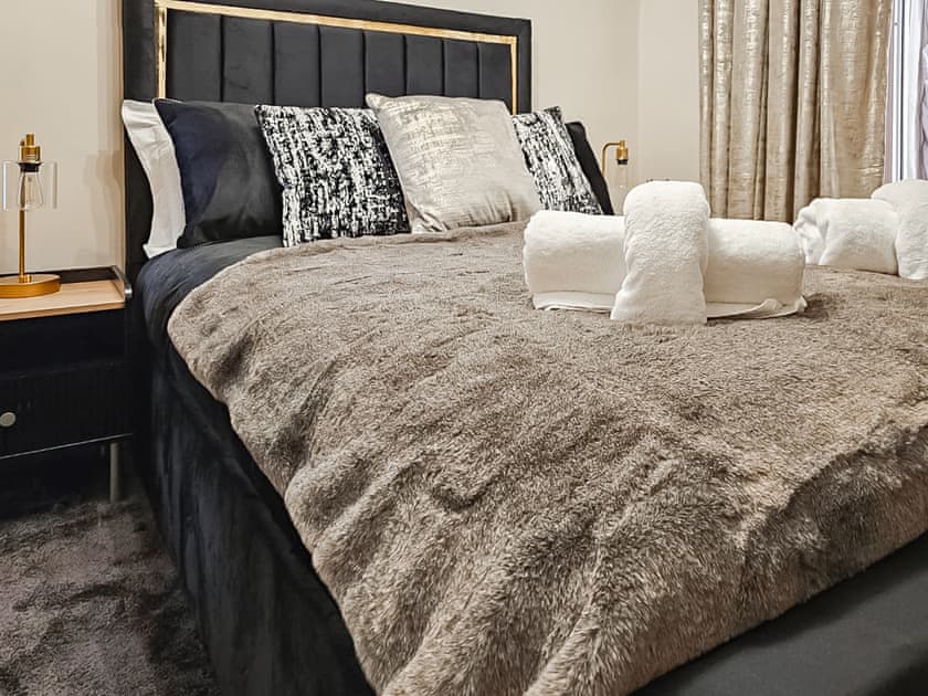 Master Double bedroom with en-suite  | Newfold Cottage, Bowness-on-Windermere