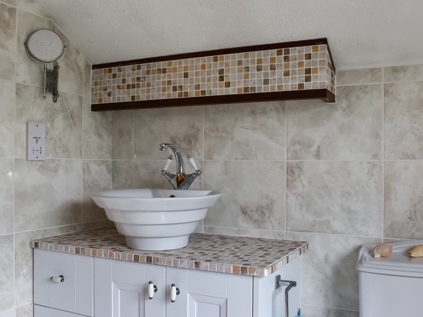 Bathroom | Gew Cottage, Helston