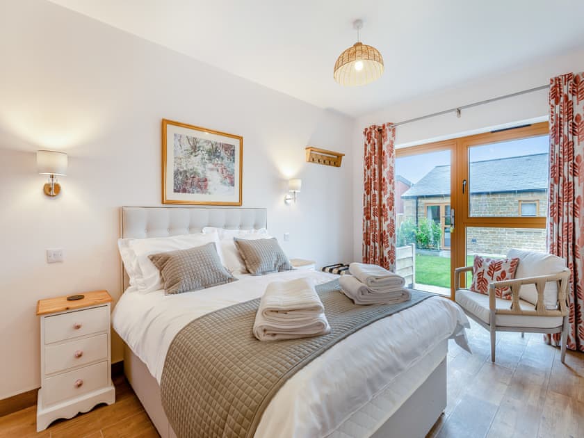 Double bedroom | Hollyhocks - Glebe Farm, Woodford