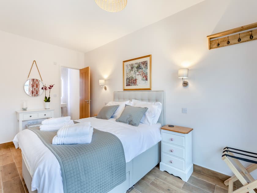 Double bedroom | Hollyhocks - Glebe Farm, Woodford