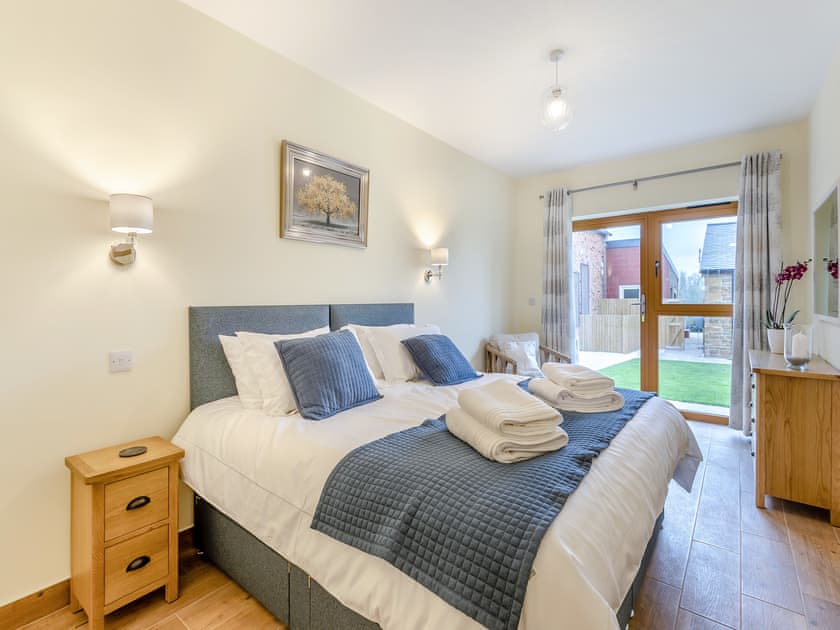 Double bedroom | Hollyhocks - Glebe Farm, Woodford