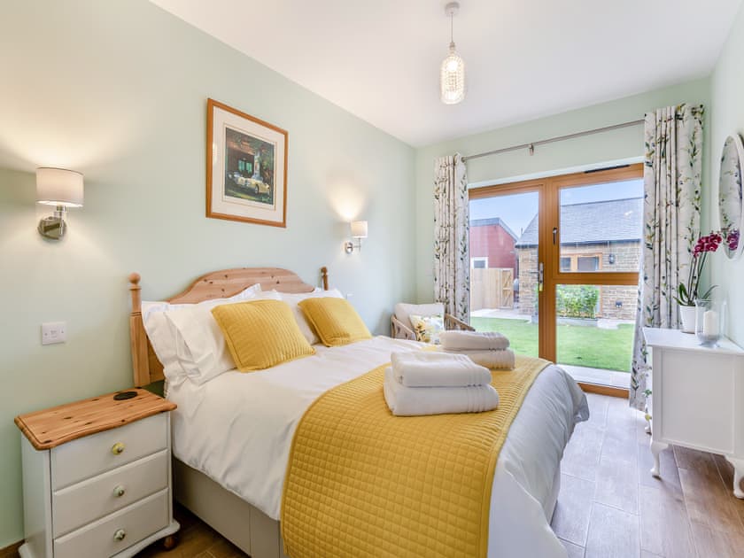 Double bedroom | Hollyhocks - Glebe Farm, Woodford