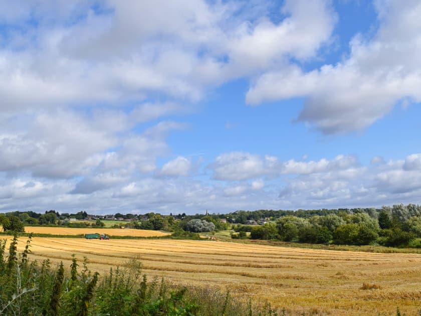 Surrounding area | Hollyhocks - Glebe Farm, Woodford