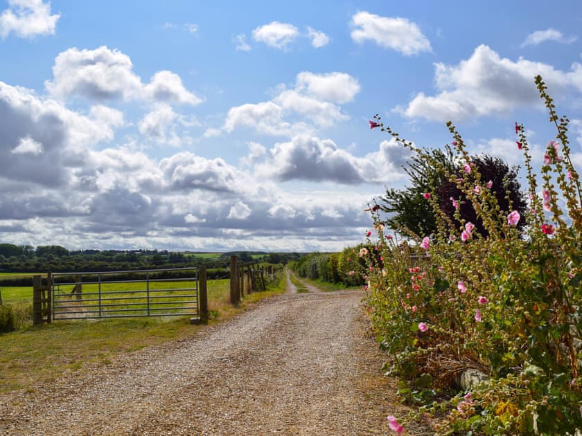 Surrounding area | Hollyhocks - Glebe Farm, Woodford