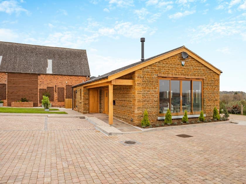 Exterior | Meadow View - Glebe Farm, Woodford