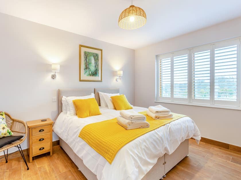 Double bedroom | Meadow View - Glebe Farm, Woodford