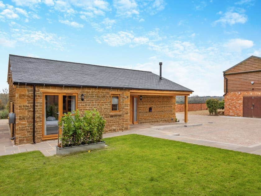 Exterior | Meadow View - Glebe Farm, Woodford