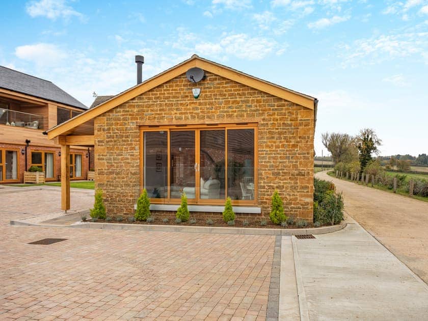 Exterior | Meadow View - Glebe Farm, Woodford