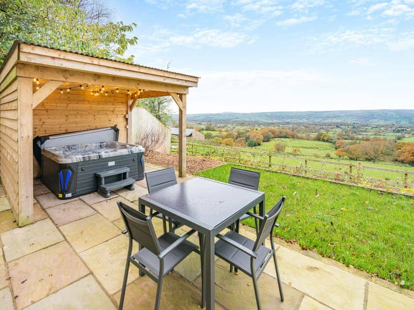 Hot tub | Cherry Tree Cottage, Mellor