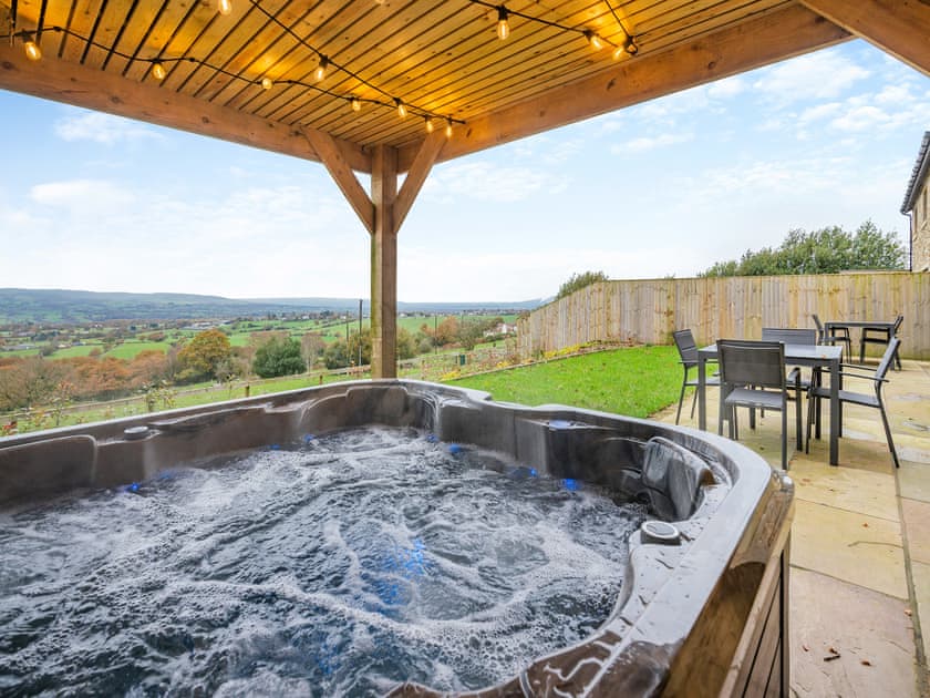 Hot tub | Cherry Tree Cottage - Cunliffe Moss Farm, Mellor