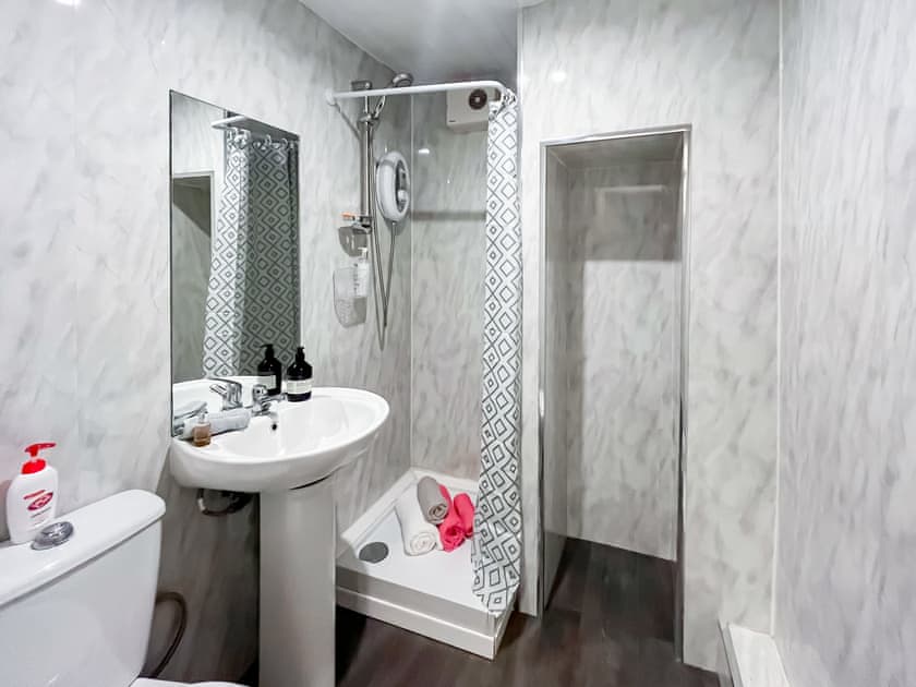 Shower room | Beachcomber Apartment, Girvan