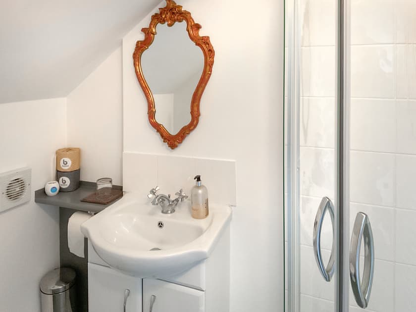 Bathroom | The Hideaway, Tregaron