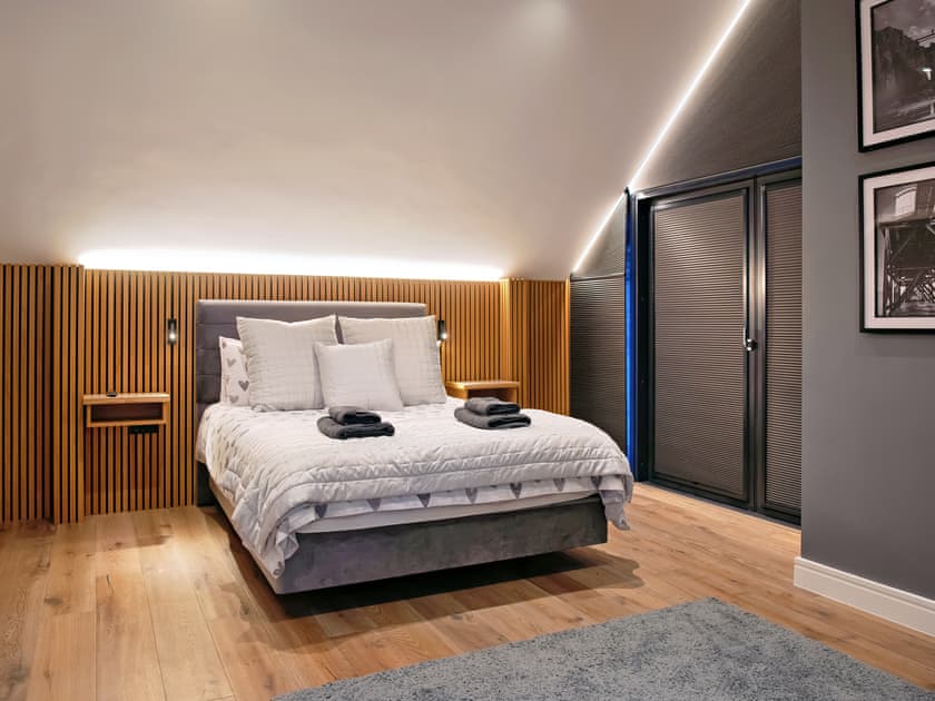 Double bedroom | Ty Cyfoes, St Florence, near Tenby