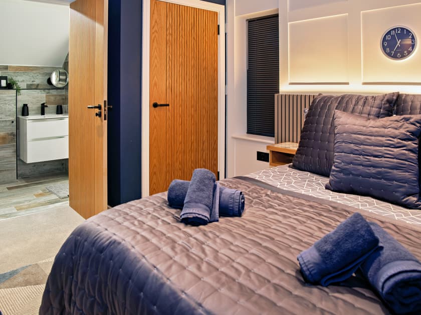 Double bedroom | Ty Cyfoes, St Florence, near Tenby