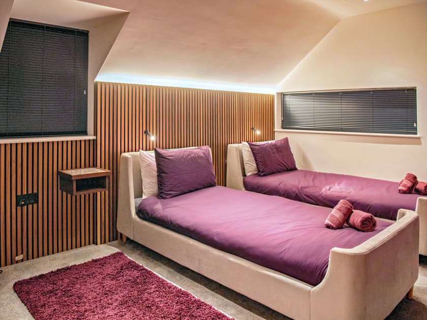 Twin bedroom | Ty Cyfoes, St Florence, near Tenby