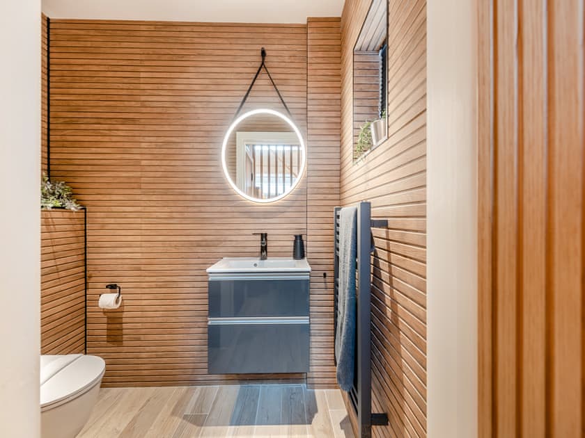 Bathroom | Ty Cyfoes, St Florence, near Tenby