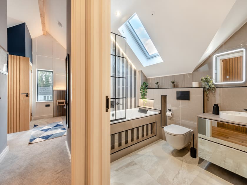 Bathroom | Ty Cyfoes, St Florence, near Tenby