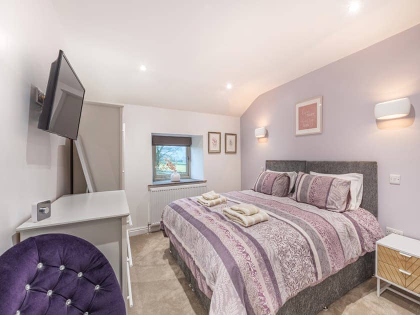 Double bedroom | Whiteoak Cottage, Trawden