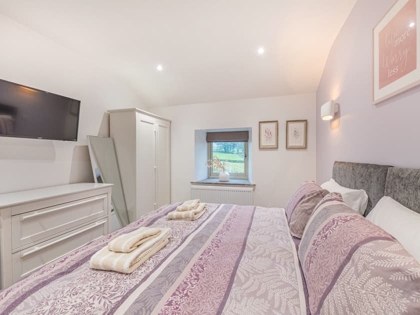 Double bedroom | Whiteoak Cottage, Trawden