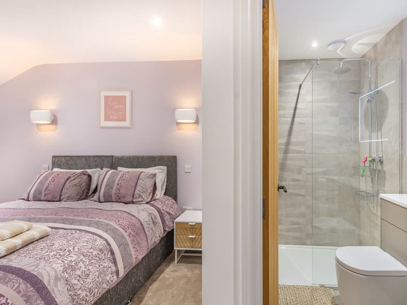Double bedroom | Whiteoak Cottage, Trawden