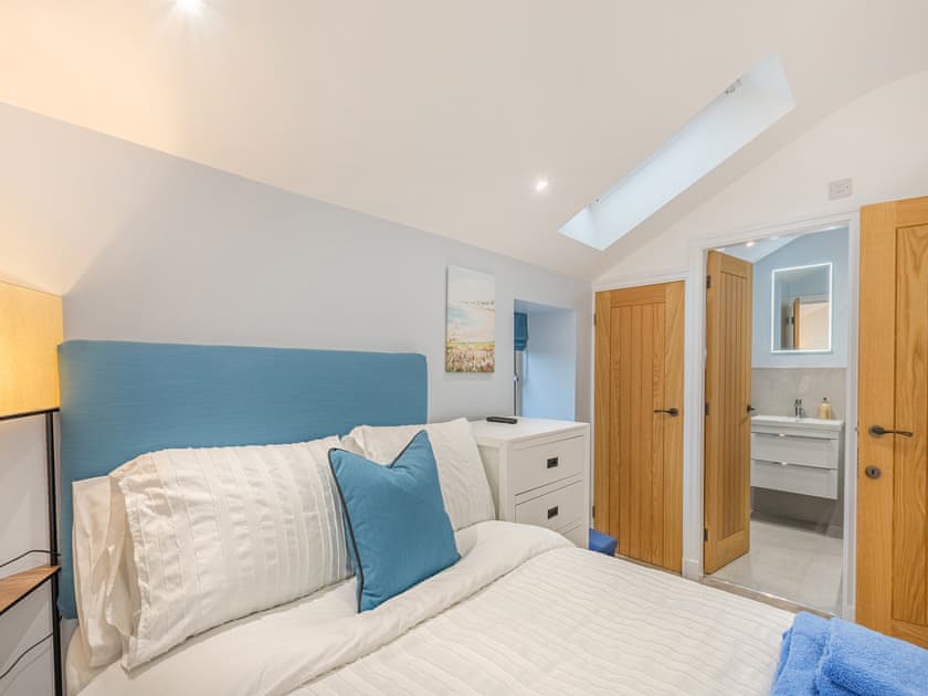 Double bedroom | Whiteoak Cottage, Trawden