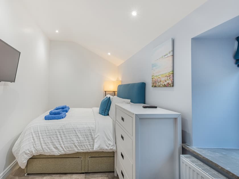 Double bedroom | Whiteoak Cottage, Trawden