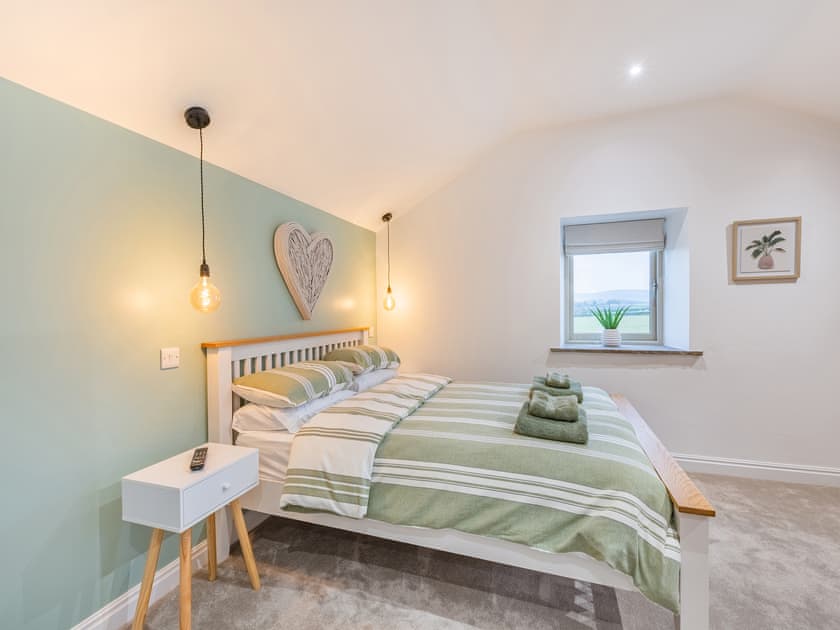Double bedroom | Whiteoak Cottage, Trawden