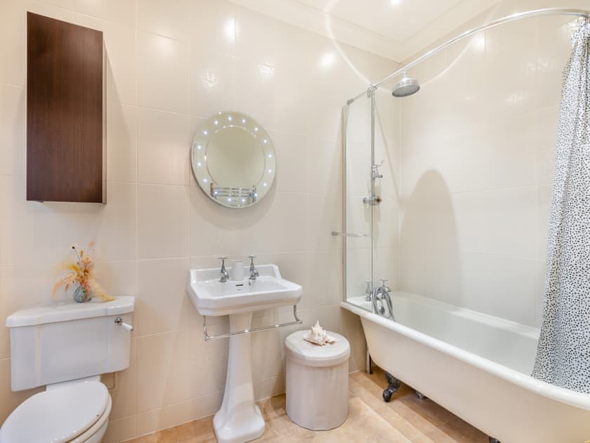 Bathroom | Blofield Stays- Blofield House - Blofield Stays, Norwich