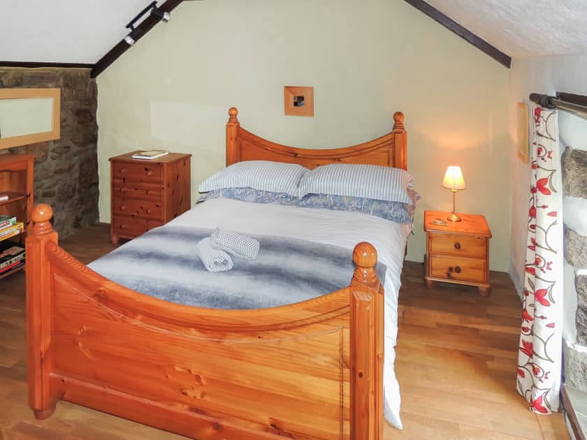 Double bedroom | Gew Cottage, Helston